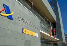 Hacienda juega a la gallinita ciega con Uber, Cabify, Glovo y Airbnb Hacienda juega a la gallinita ciega con Uber, Cabify, Glovo y Airbnb