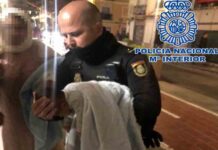 La Policía Nacional de Valencia salva a un bebé tras 20 minutos de reanimación La Policía Nacional de Valencia salva a un bebé tras 20 minutos de reanimación