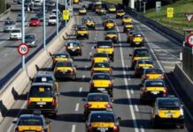 Los taxistas inician una campaña contra las sanciones de la Generalitat de Catalunya Los taxistas de Barcelona anuncian movilizaciones con un paro total