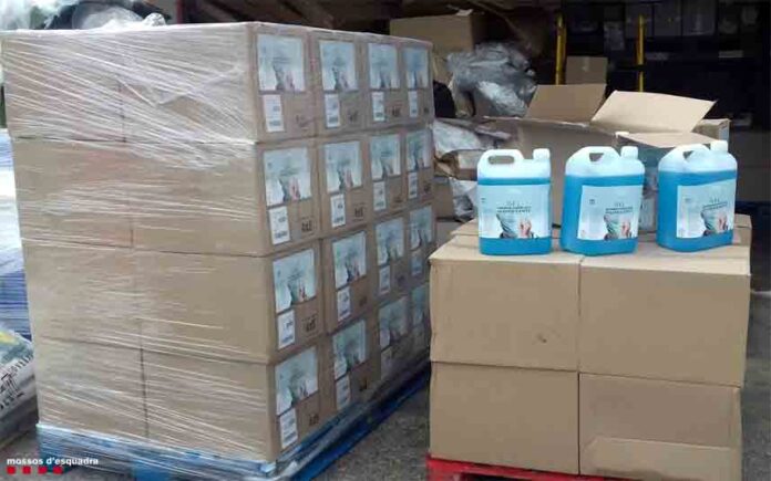 Inmovilizados 1600 litros de un falso gel hidroalcohólico higienizante