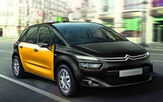 Un taxi Citroën Elysee lleva más de tres semanas para cambiar una pieza