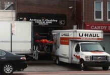 Decenas de cadáveres en descomposición encontrados en camiones en Nueva York Decenas de cadáveres en descomposición encontrados en camiones en Nueva York