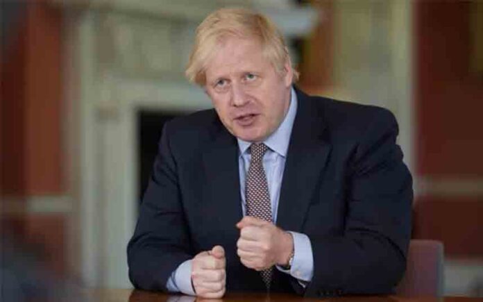 Boris Johnson relaja el confinamiento en Inglaterra dentro de las críticas