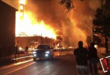 Incendiada la comisaría de policía de Minneapolis en las protestas de George Floyd Incendiada la comisaría de policía de Minneapolis en las protestas de George Floyd