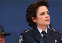 Dimite la jefa de policía de Atlanta y despide al oficial que mató a un hombre negro Dimite la jefa de policía de Atlanta y despide al oficial que mató a un hombre negro