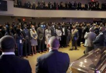 El funeral de George Floyd hace reavivar las protestas pacíficas en Estados Unidos El funeral de George Floyd hace reavivar las protestas pacíficas en Estados Unidos