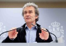 Fernando Simón pide a los que venden camisetas con su imagen que donen algo a las ONG Fernando Simón pide a los que venden camisetas con su imagen que donen algo a las ONG