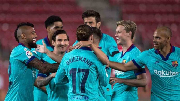 La victoria del Barça por 4-0 en Mallorca presenta a Messi y al invasor de campo