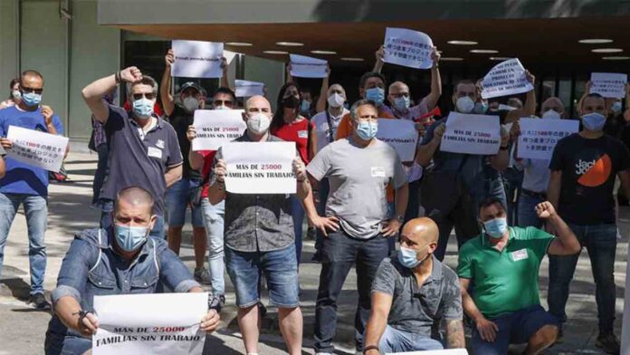 Los trabajadores de Nissan en Barcelona reciben el apoyo de los taxistas