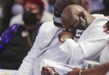 Miles de personas rinden homenaje a George Floyd en su funeral Miles de personas rinden homenaje a George Floyd en su funeral