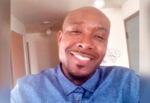 Nuevo video: Un policía sujeta por el cuello a Manuel Ellis mientras el otro dispara con un taser Nuevo video Un policía sujeta por el cuello a Manuel Ellis mientras el otro dispara con un taser