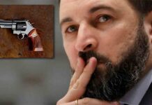 Piden que se retire el acta de diputado a Abascal si va armado al Congreso Piden que se retire el acta de diputado a Abascal si va armado al Congreso