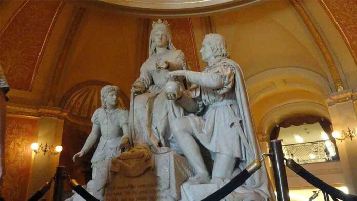 Retirada la estatua de Colón del Capitolio de California