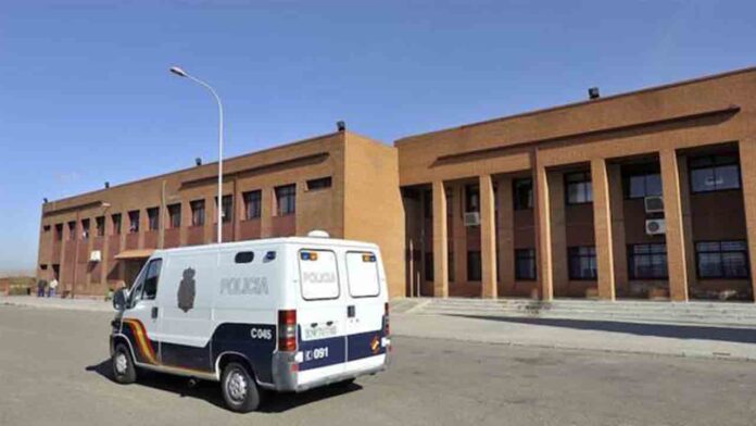 Aislados 17 policías nacionales de una prisión de Badajoz por coronavirus