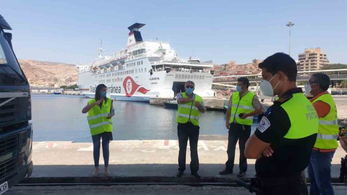 El puerto de Almería suministrará gas licuado a los ferris