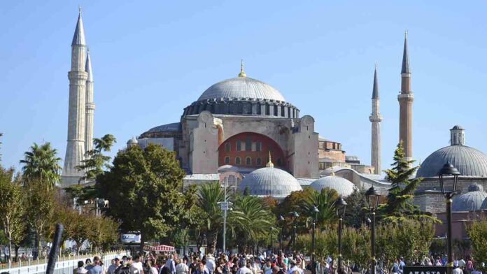 Erdogan reconvierte Santa Sofía en una mezquita después de recibir el aval de la justicia
