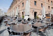 La Generalitat limita el aforo en los bares de Barcelona por la propagación del Covid-19 La Generalitat limita el aforo en los bares de Barcelona por la propagación del Covid-19