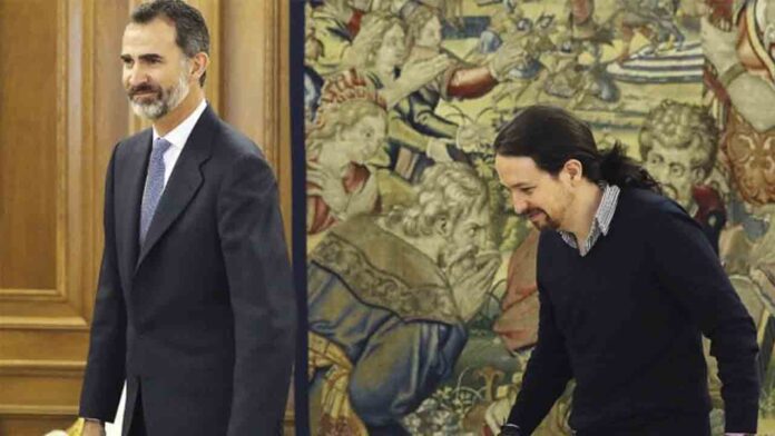 Podemos defiende que los escándalos sobre Juan Carlos ponen en cuestión el papel de Felipe VI