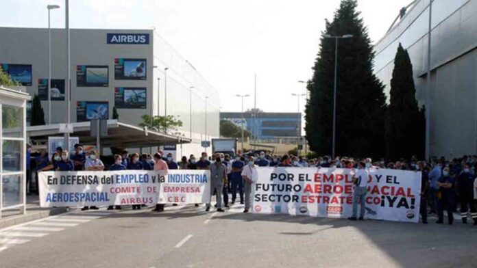 Protesta de los trabajadores de Airbus en Cádiz en defensa de sus puestos de trabajo