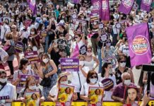 Protestas en Turquía por el brutal asesinato de una joven Protestas en Turquía por el brutal asesinato de una joven