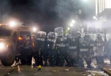 Disturbios en Kenosha: Civiles armados contra manifestantes Disturbios en Kenosha: Civiles armados contra manifestantes