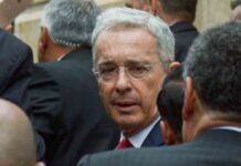 El Tribunal superior de Colombia pone al ex presidente Uribe bajo arresto domiciliario El Tribunal superior de Colombia pone al ex presidente Uribe bajo arresto domiciliario