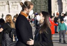 Fernando Simón: «Que nadie se confunda, las cosas no van bien» Fernando Simón advierte respecto al aumento de casos: "Que nadie se confunda, las cosas no van bien"