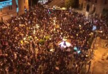 Miles de manifestantes protestan contra la corrupción de Netanyahu Miles de manifestantes protestan contra la corrupción de Netanyahu