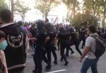 La policía carga injustificadamente contra los manifestantes en Vallecas La policía carga injustificadamente contra los manifestantes en Vallecas