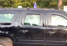 Trump se salta la cuarentena para saludar a los simpatizantes desde el coche Trump se salta la cuarentena para saludar a los simpatizantes desde el coche