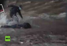 Vídeo: Un policía chileno tira a un niño de 16 años por un puente durante las protestas Un policía chileno tira a un niño de 16 años por un puente durante las protestas