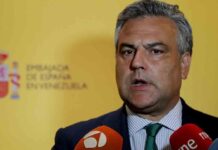 El Gobierno cesa al embajador en Venezuela que acogió a Leopoldo López El Gobierno cesa al embajador en Venezuela que acogió a Leopoldo López