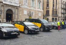 Reunión de los taxistas en el Ayuntamiento de Barcelona Reunión de los taxistas en el Ayuntamiento de Barcelona