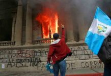 Arde el Congreso de Guatemala mientras hierve la ira por un Proyecto de Ley Arde el Congreso de Guatemala mientras hierve la ira por un Proyecto de Ley
