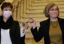 Los Franco entregan las llaves del Pazo de Meirás al Estado por orden judicial Los Franco entregan las llaves del Pazo de Meirás al Estado por orden judicial