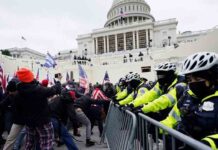 El fracaso de la policía para detener el asalto al capitolio El fracaso de la policía para detener el asalto al capitolio
