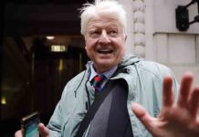 El padre de Boris Johnson se opone al Brexit y solicita pasaporte francés El padre de Boris Johnson se opone al Brexit y solicita pasaporte francés