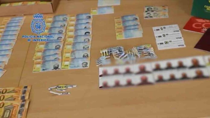 Detenido un experto falsificador en Granada que utilizaba hasta 44 identidades