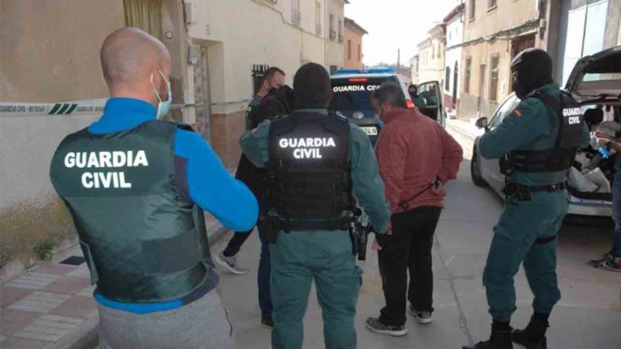 Detenidos tras asaltar y robar armas y uniformes de un cuartel de la Guardia Civil