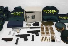 Detenidos tras asaltar y robar armas y uniformes de un cuartel de la Guardia Civil Detenidos tras asaltar y robar armas y uniformes de un cuartel de la Guardia Civil