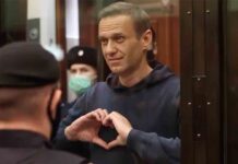Navalny ha sido condenado a tres años y medio de prisión Navalny ha sido condenado a tres años y medio de prisión