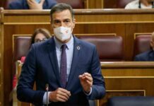Sánchez ve a Casado perdido por su complejo con la ultraderecha Sánchez ve a Casado perdido por su complejo con la ultraderecha