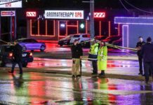 8 muertos en Georgia por tres tiroteos en salones de masaje 8 muertos en Georgia por tres tiroteos en salones de masaje
