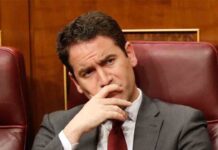 El PP llega a un acuerdo con Cs en Murcia para evitar la moción de censura El PP llega a un acuerdo con Cs en Murcia para evitar la moción de censura