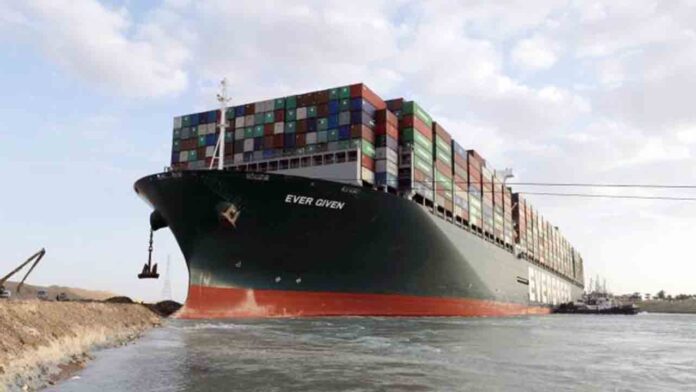 El buque Ever Given sigue bloqueando el Canal de Suez
