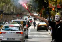 Los taxistas avisan a Uber: En Barcelona no sois bienvenidos Los taxistas avisan a Uber: En Barcelona no sois bienvenidos