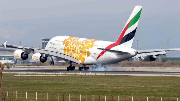 Regreso del Airbus A380 de Emirates a Barcelona
