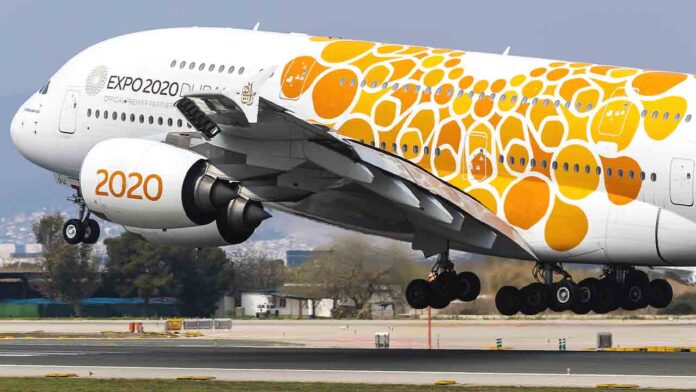 Regreso del Airbus A380 de Emirates a Barcelona