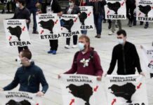 Cuatro presos vascos serán trasladados a Euskadi y dos acercados Cuatro presos vascos serán trasladados a Euskadi y dos acercados