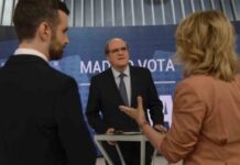 Gabilondo cambia su discurso y tiende la mano a Pablo Iglesias Gabilondo cambia su discurso y tiende la mano a Pablo Iglesias